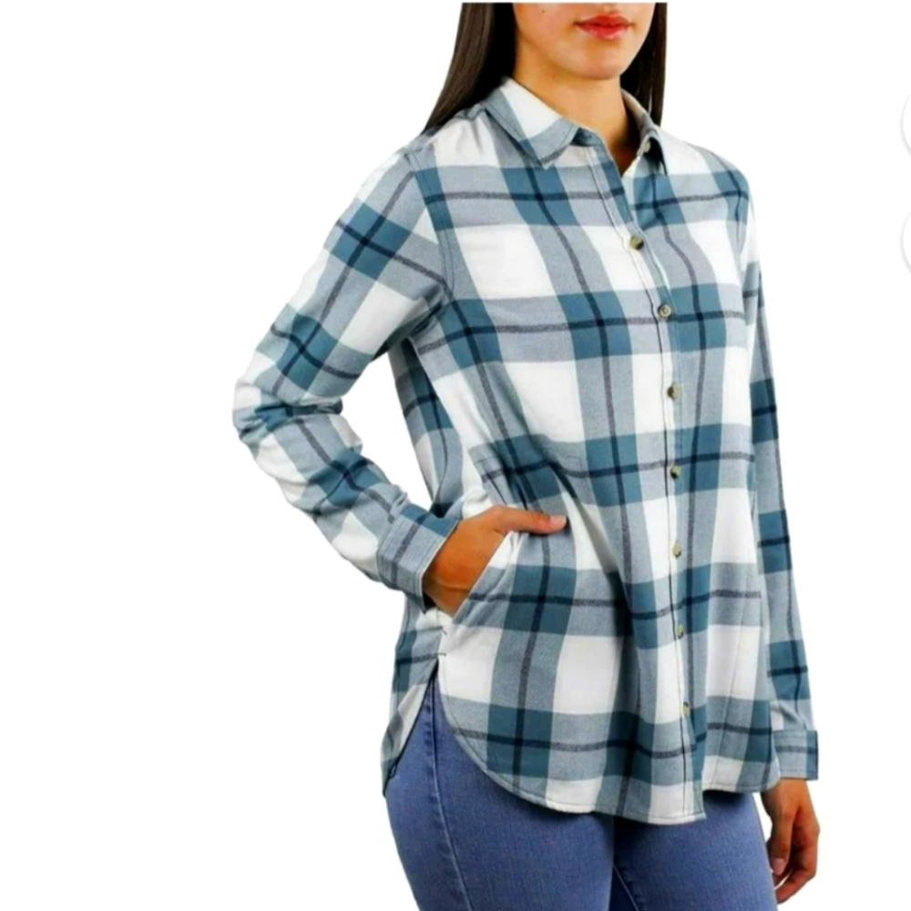 JACHS GIRLFRIEND Super Soft Flannel Long in Blue with pockets size Medium.